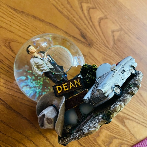 Vtg Hollywood actor James dean water globe  music box - Picture 9 of 9
